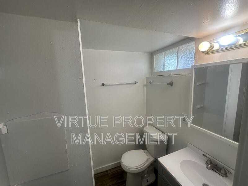 611 6th St - Photo 4 of 7