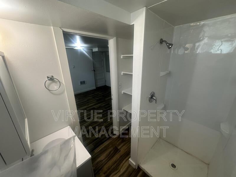 611 6th St - Photo 5 of 7