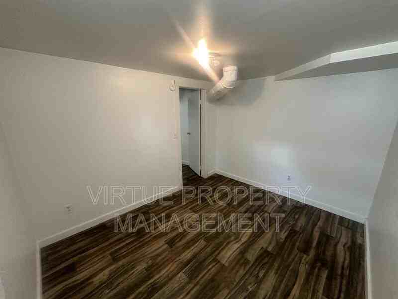 611 6th St - Photo 6 of 7