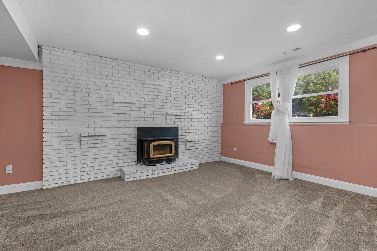 2431 Clydesdale Rd #NA - Photo 2 of 16