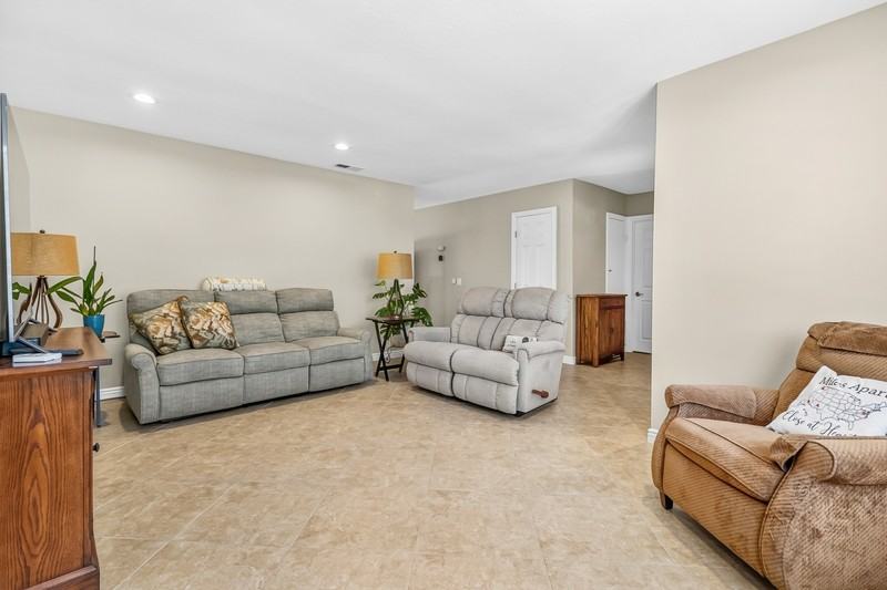 1115 Sayles Ct - Photo 7 of 22