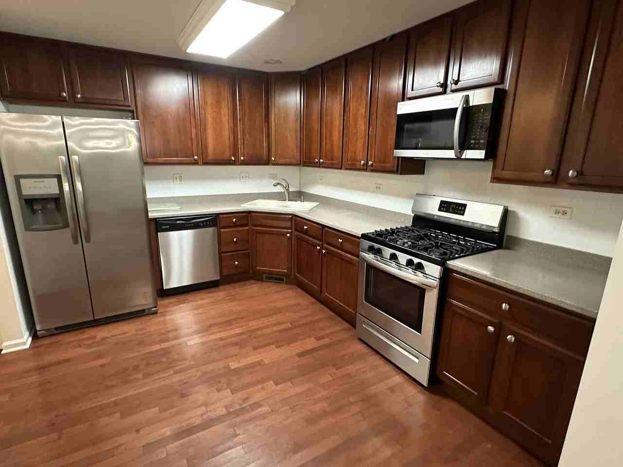 560 Lancaster Dr #560 - Photo 6 of 20