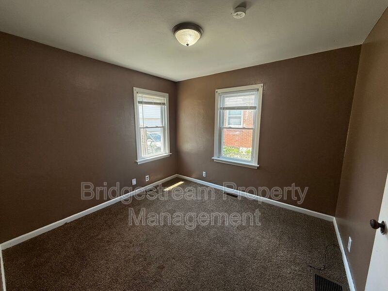 4040 Elliot Ave - Photo 3 of 12