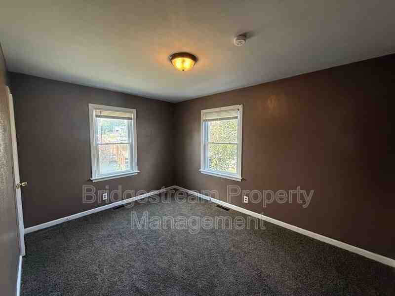 4040 Elliot Ave - Photo 4 of 12