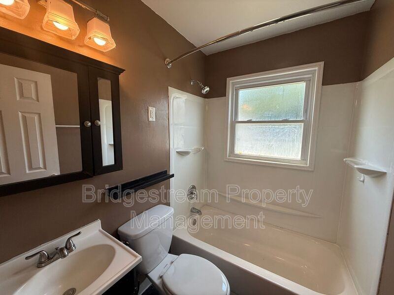 4040 Elliot Ave - Photo 7 of 12