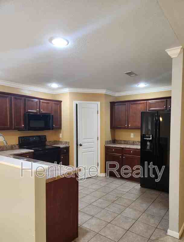 6515 Airtree Ln - Photo 3 of 16