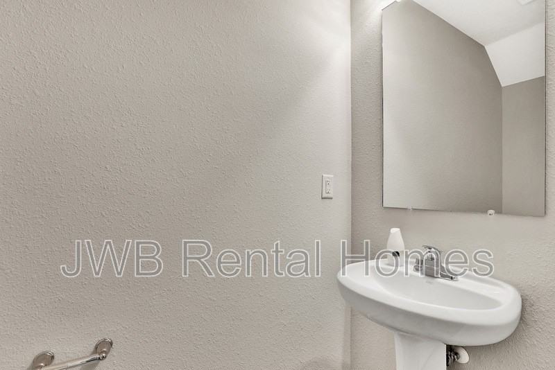 606 Herman St - Photo 7 of 16