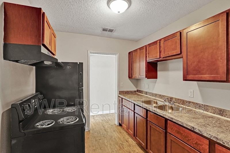 7823 Paul Jones Dr - Photo 2 of 18