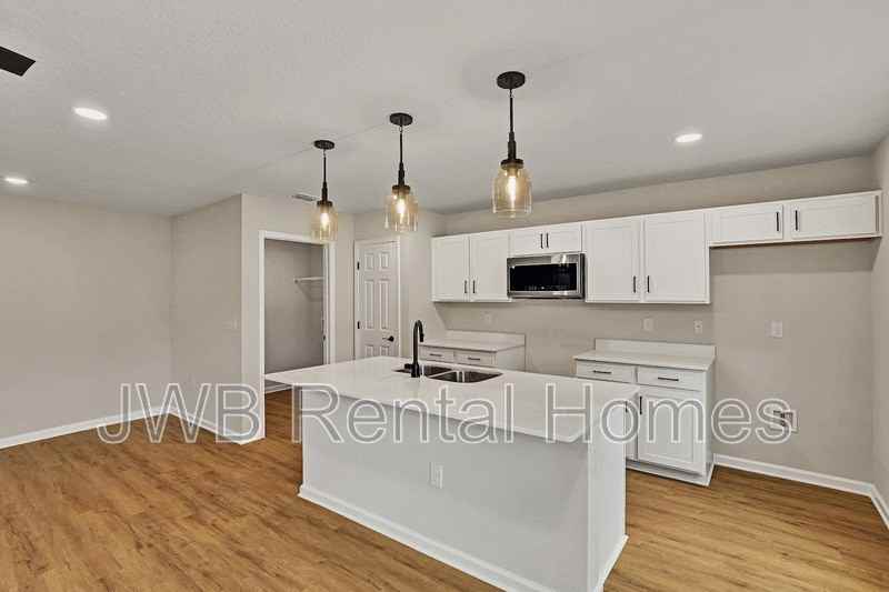 9144 9th Ave - Photo 4 of 22