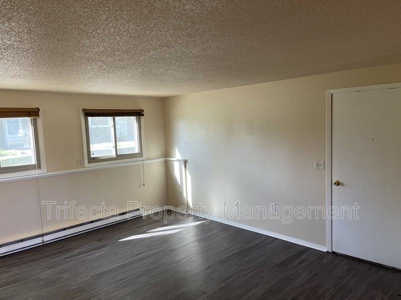 4951 Basswood Dr - Photo 3 of 19