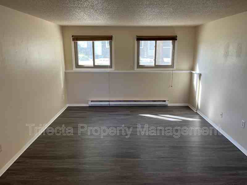 4951 Basswood Dr - Photo 4 of 19