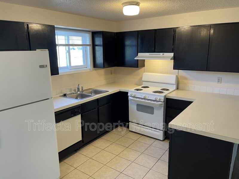 4951 Basswood Dr - Photo 6 of 19