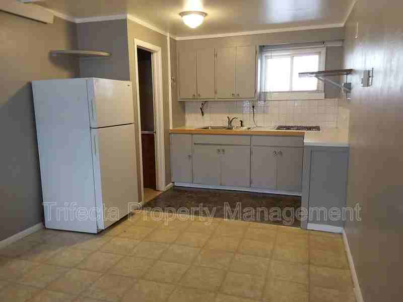 105 1/2 E Stuart St - Photo 4 of 6