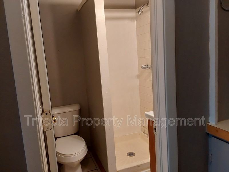 105 1/2 E Stuart St - Photo 5 of 6