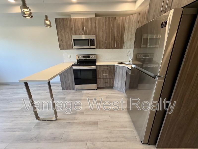 325 Dougall Rd N - Photo 2 of 17