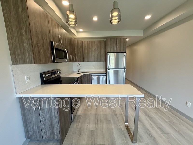 325 Dougall Rd N - Photo 3 of 17