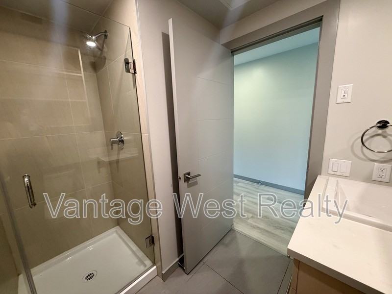 325 Dougall Rd N - Photo 5 of 17