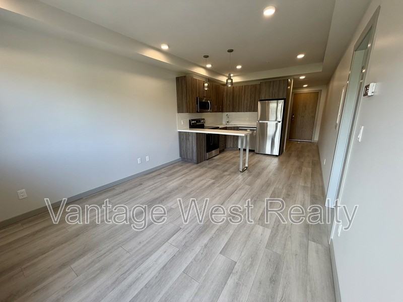 325 Dougall Rd N - Photo 7 of 17