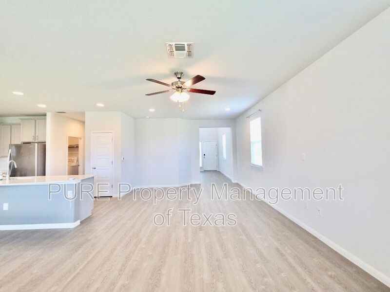 10400 Alemoor Dr - Photo 4 of 31