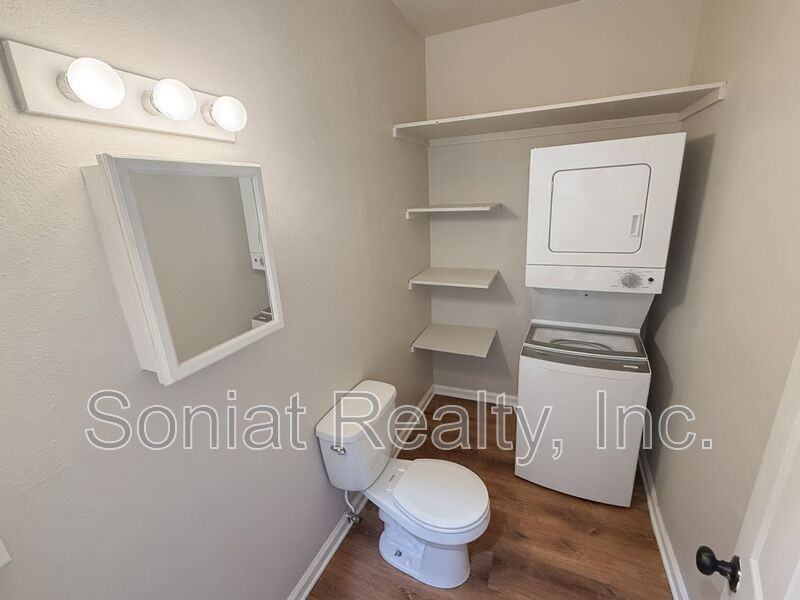 1461 N Robertson St - Photo 7 of 18