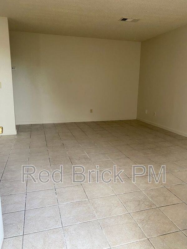 2307 N St - Photo 3 of 8