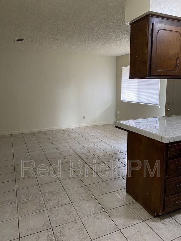 2307 N St - Photo 5 of 8