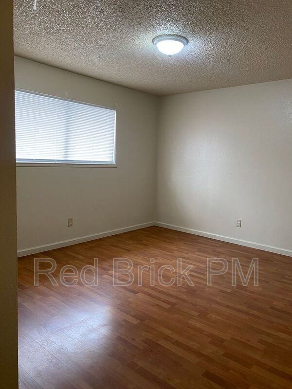 2307 N St - Photo 7 of 8