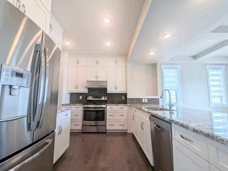 1331 158 St Sw - Photo 2 of 24