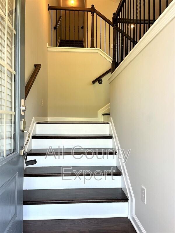 912 Rose Way - Photo 3 of 26