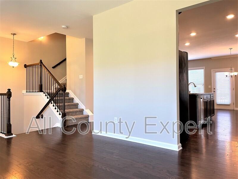 912 Rose Way - Photo 5 of 26