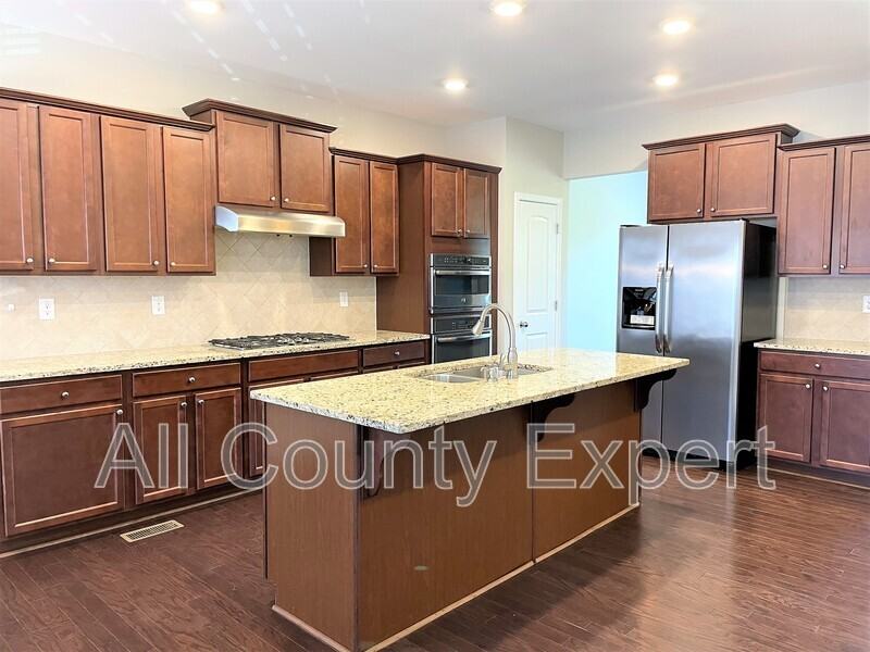 912 Rose Way - Photo 6 of 26