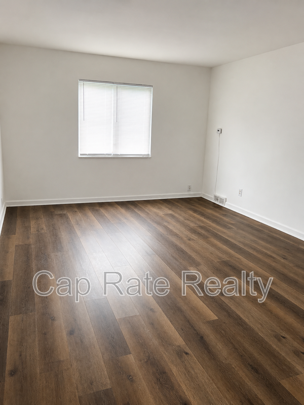 94 N Hampton Rd - Photo 2 of 10