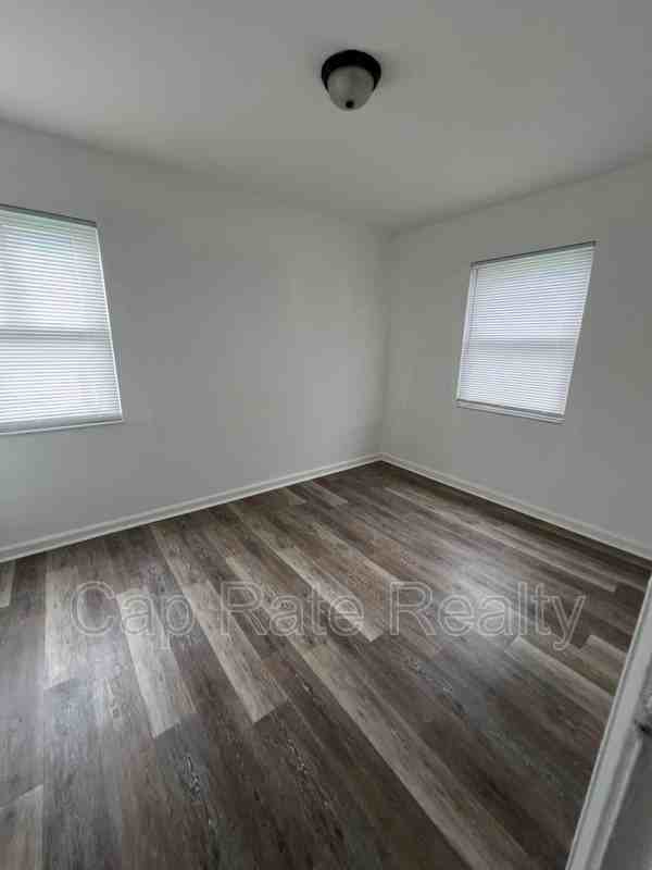 94 N Hampton Rd - Photo 3 of 10