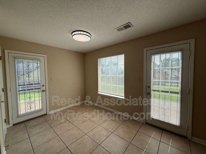 4315 Bishop Hills Dr - Photo 4 of 14