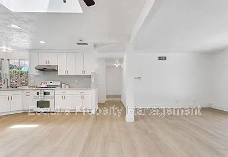 906 Granby St - Photo 4 of 34