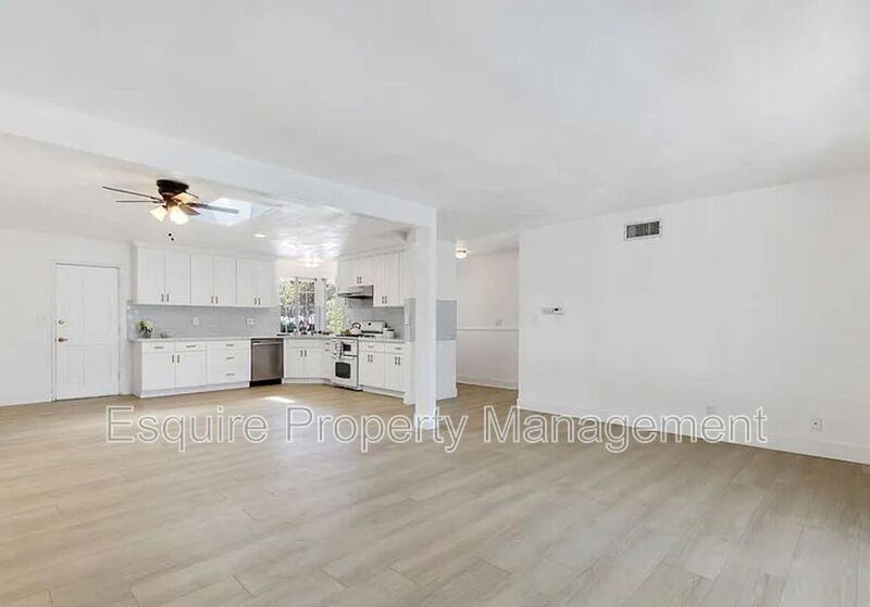 906 Granby St - Photo 6 of 34