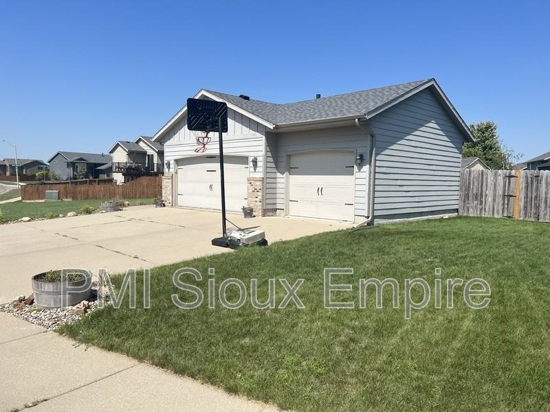 4829 S Wilson Ave - Photo 4 of 32