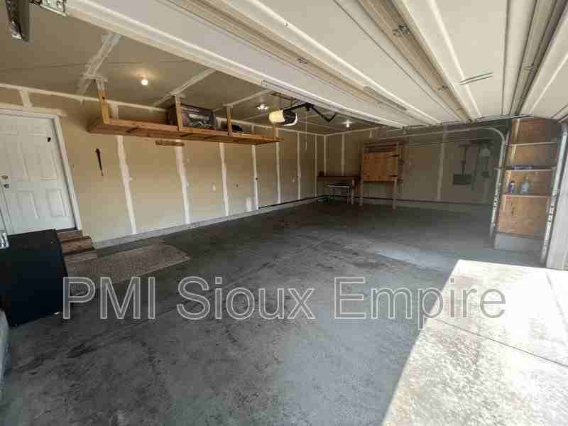 4829 S Wilson Ave - Photo 5 of 32