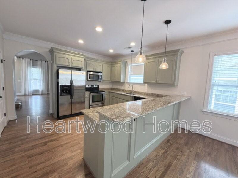 432 Jackson Ave - Photo 3 of 38
