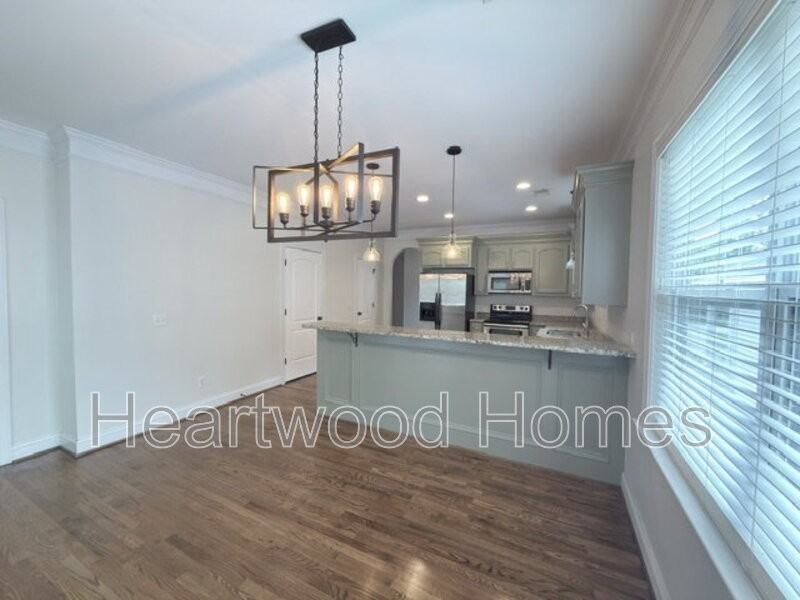 432 Jackson Ave - Photo 6 of 38