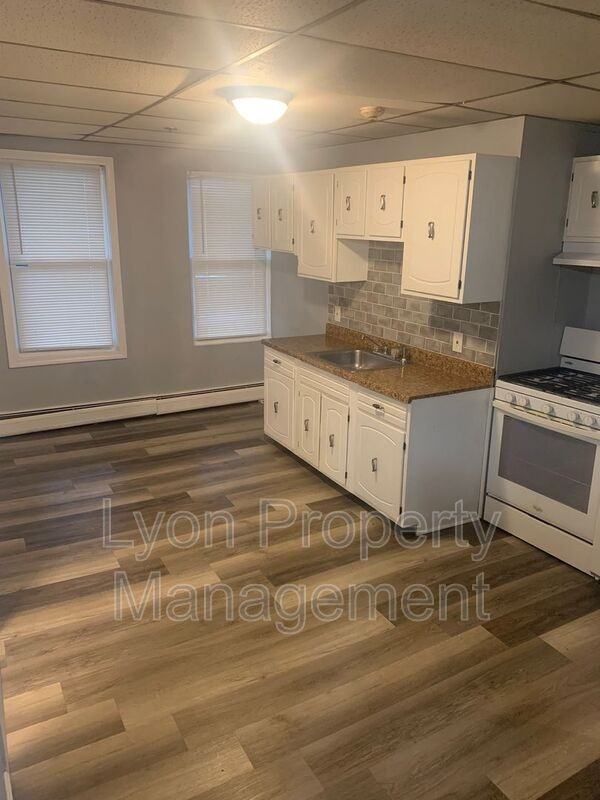 15 Phoenix St #5 - Photo 2 of 7