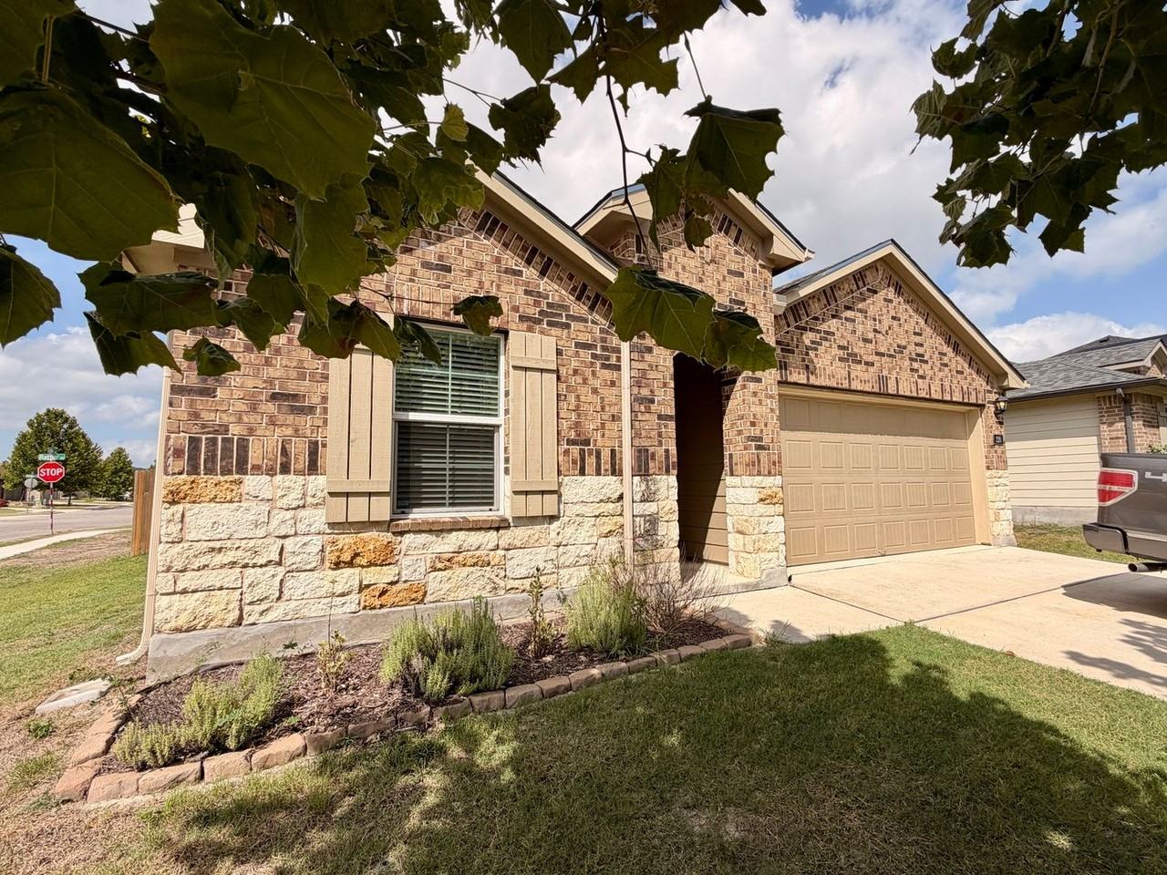 220 Moonrise Dr - Photo 2 of 21