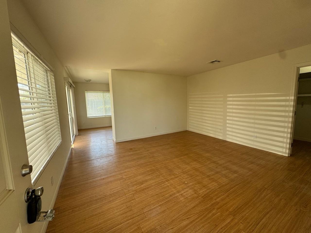 5344 Heather St - Photo 2 of 9