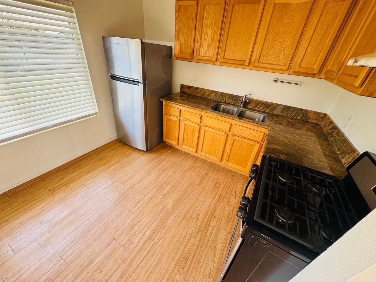 5344 Heather St - Photo 3 of 9