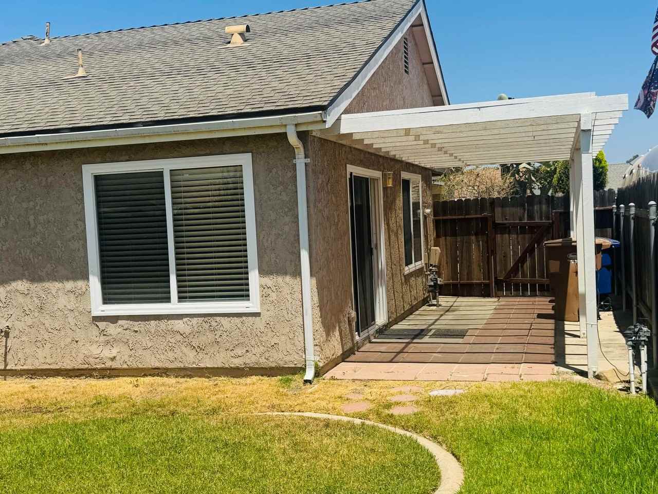 5344 Heather St - Photo 4 of 9