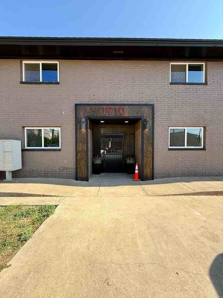 The Graduate Apartments - Photo 3 of 29
