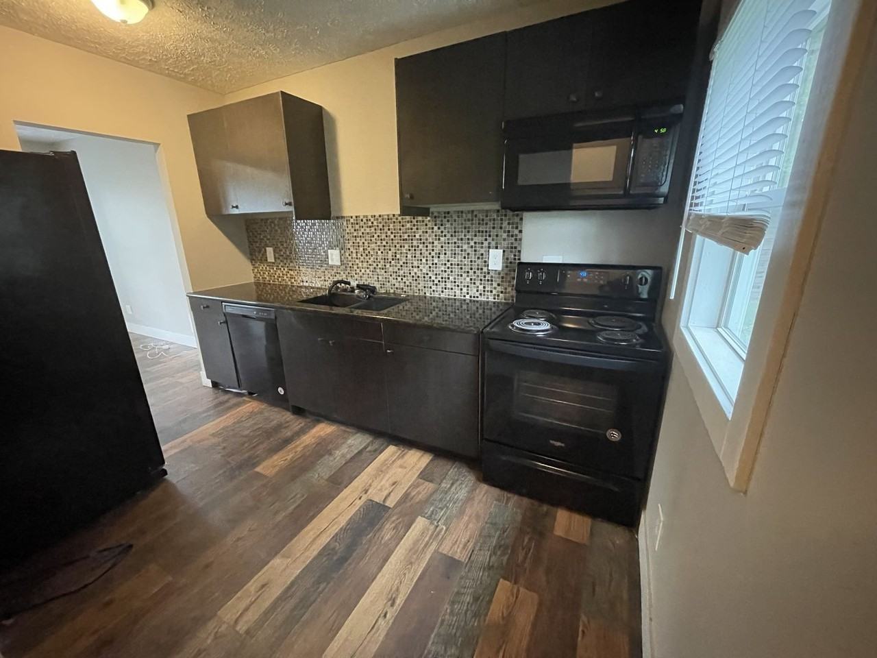 4026 Spring Cir - Photo 4 of 9