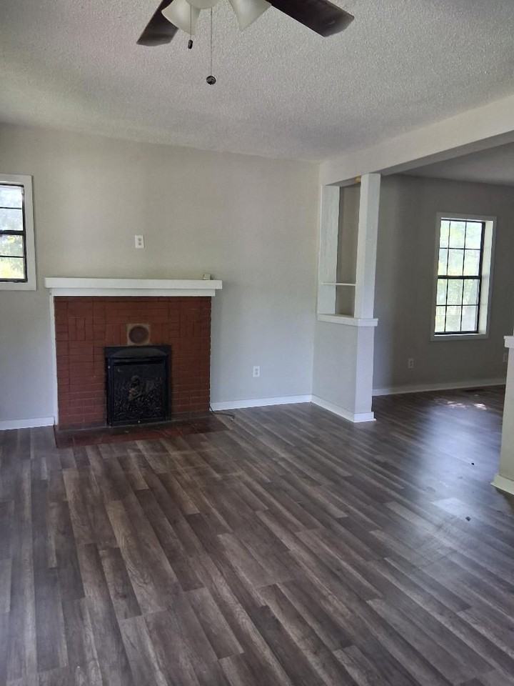 1116 Potter Ave - Photo 2 of 13