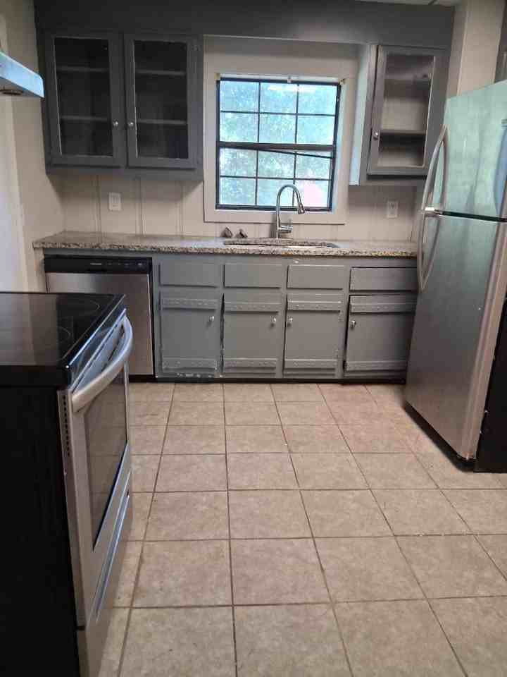 1116 Potter Ave - Photo 5 of 13