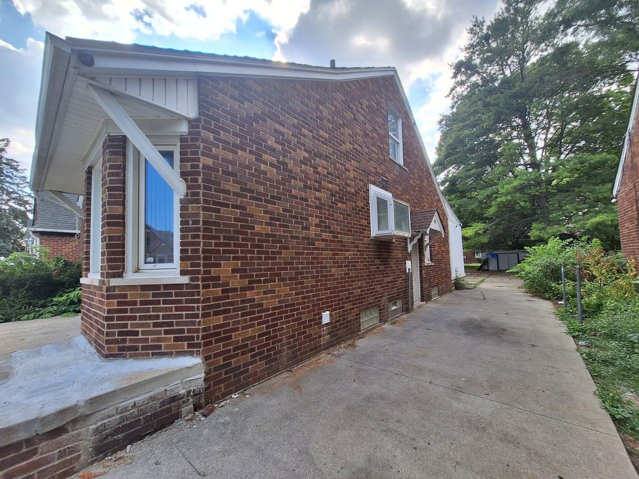 11243 Roxbury St - Photo 2 of 29